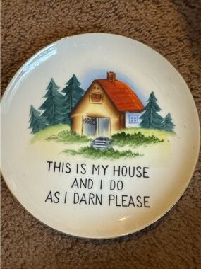 Norcrest Fine China P-270 Hand Painted Decorative plate